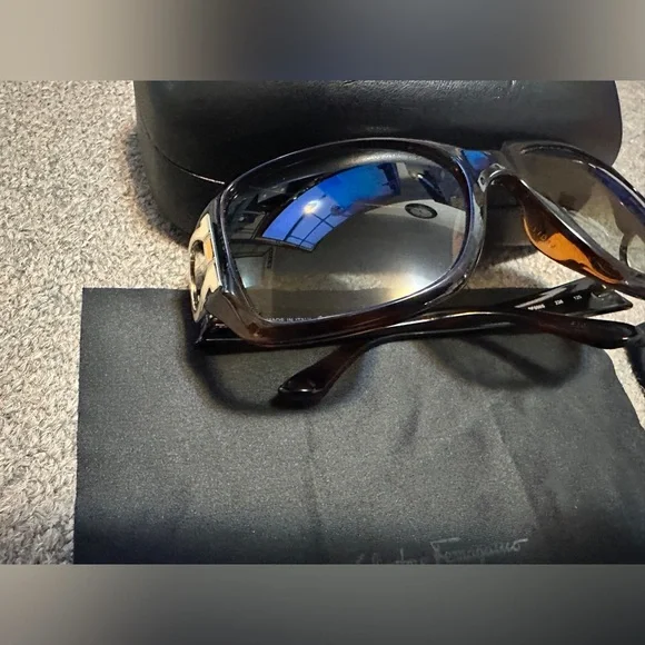 Rare!! SALVATORE FERRAGAMO SF666S 238 FRAMES SUNGLASSES 55-17-125 W/ CASE ETC